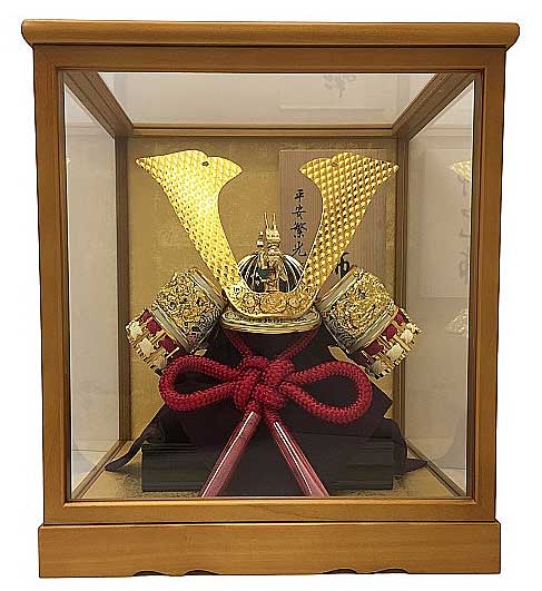 八号大鍬形兜:花梨風塗りケース入り